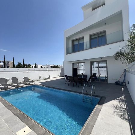 Hubstay - Seaview Villa Oriana In Larnaca, 10 Min Walk To The Beach Exterior photo