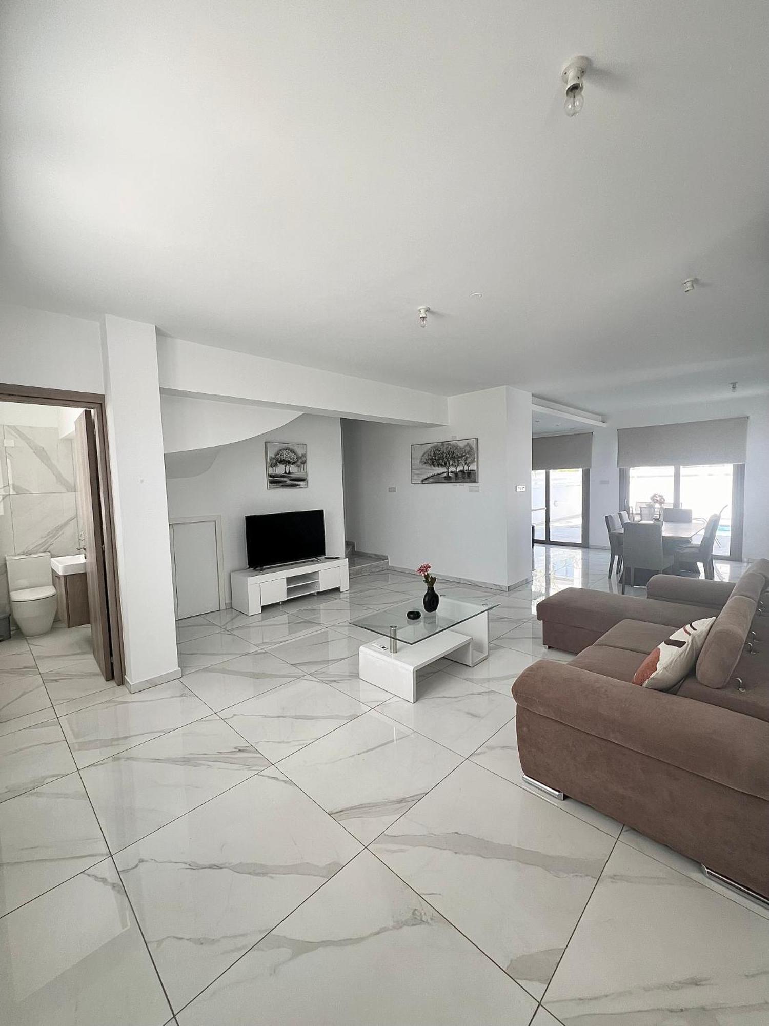 Hubstay - Seaview Villa Oriana In Larnaca, 10 Min Walk To The Beach Exterior photo