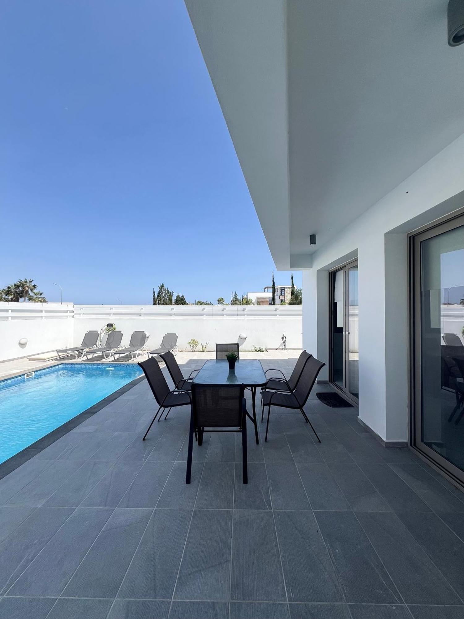 Hubstay - Seaview Villa Oriana In Larnaca, 10 Min Walk To The Beach Exterior photo