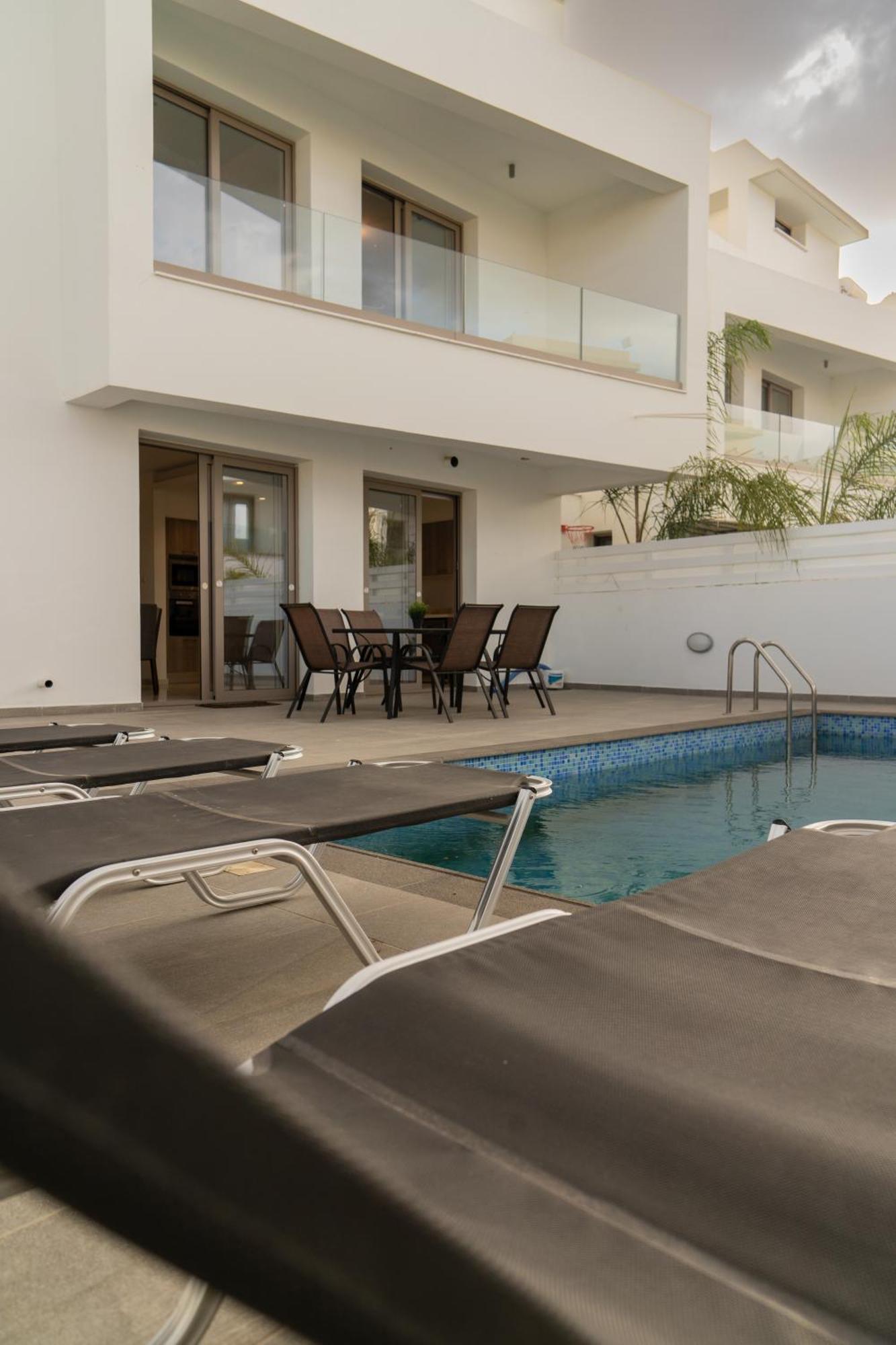 Hubstay - Seaview Villa Oriana In Larnaca, 10 Min Walk To The Beach Exterior photo